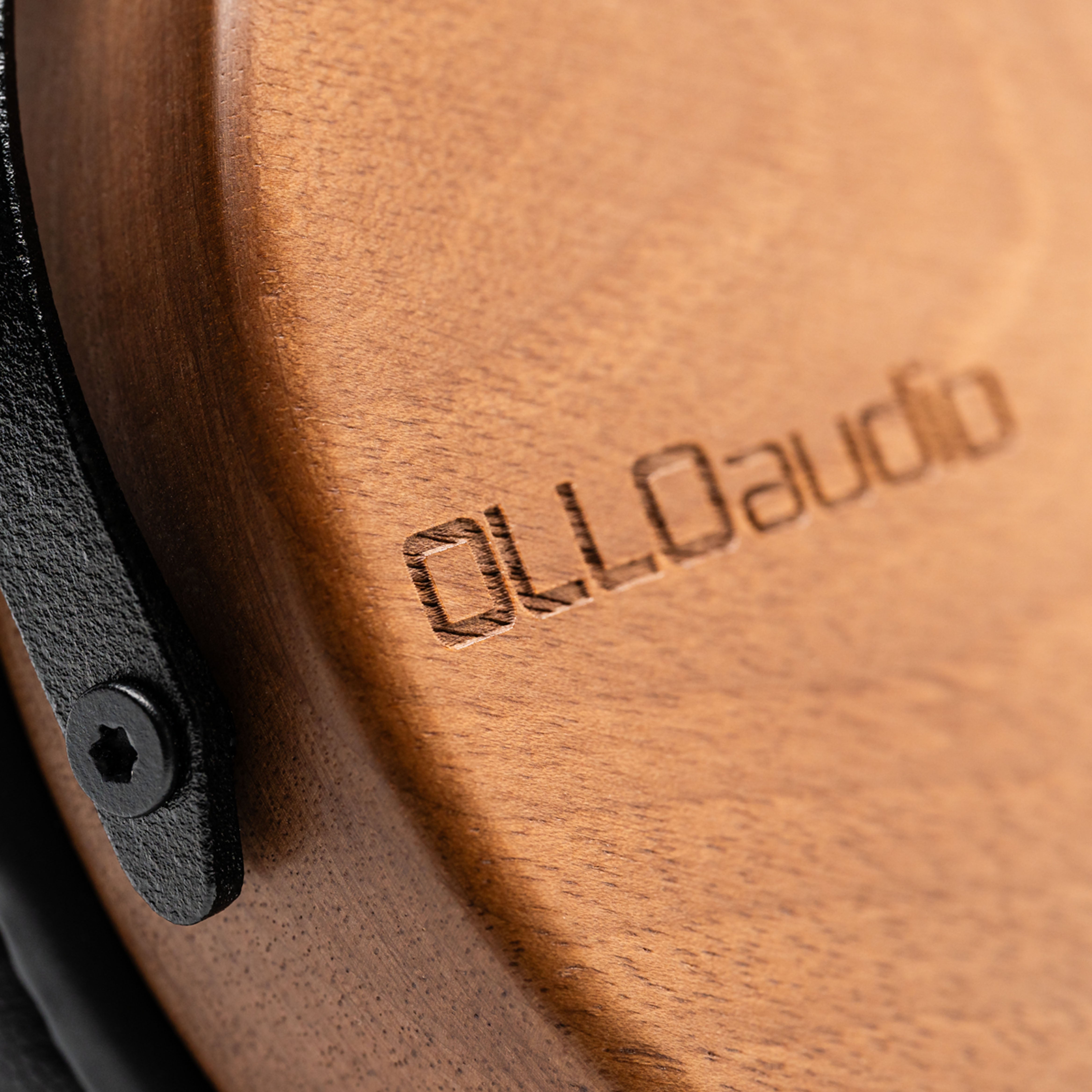R1 closed-back recording studio headphones | OLLO Audio