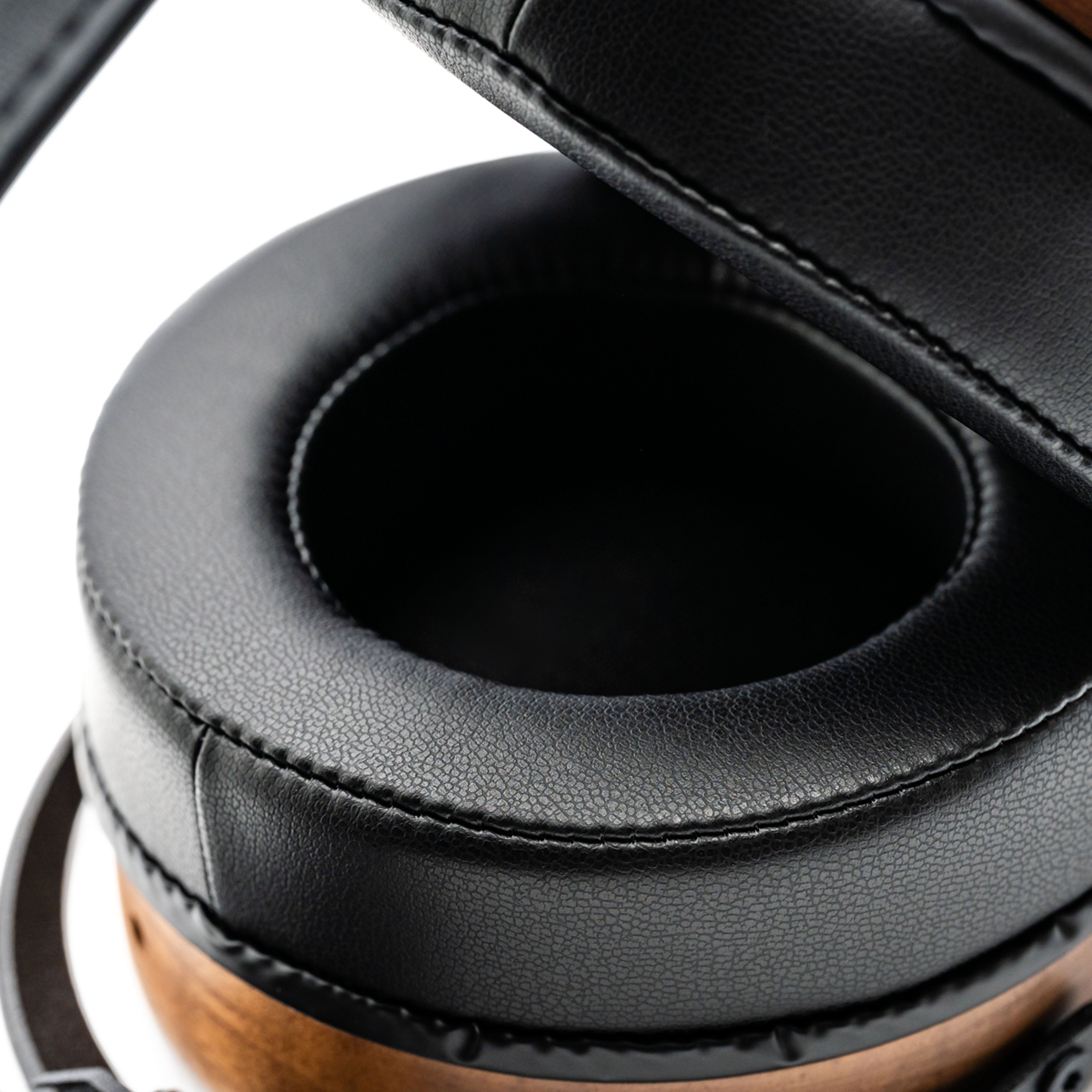 R1 closed-back recording studio headphones | OLLO Audio